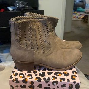 women’s boots